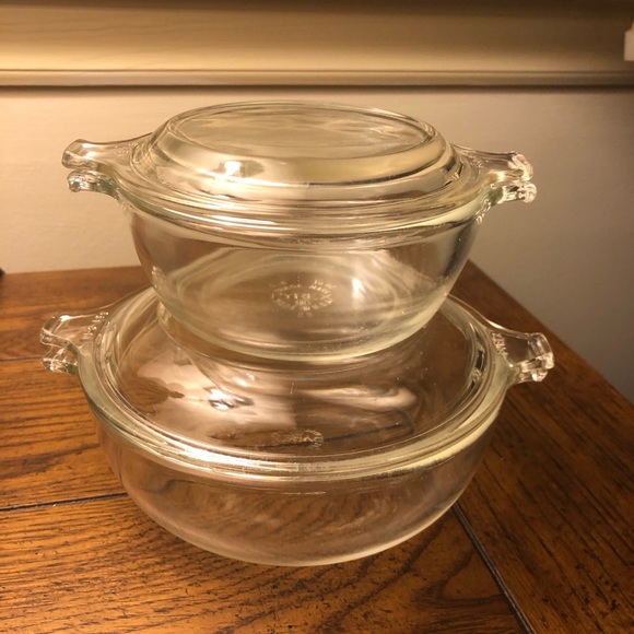 Pyrex clear 10 oz & 20 oz dishes with lids - Picture 1 of 5